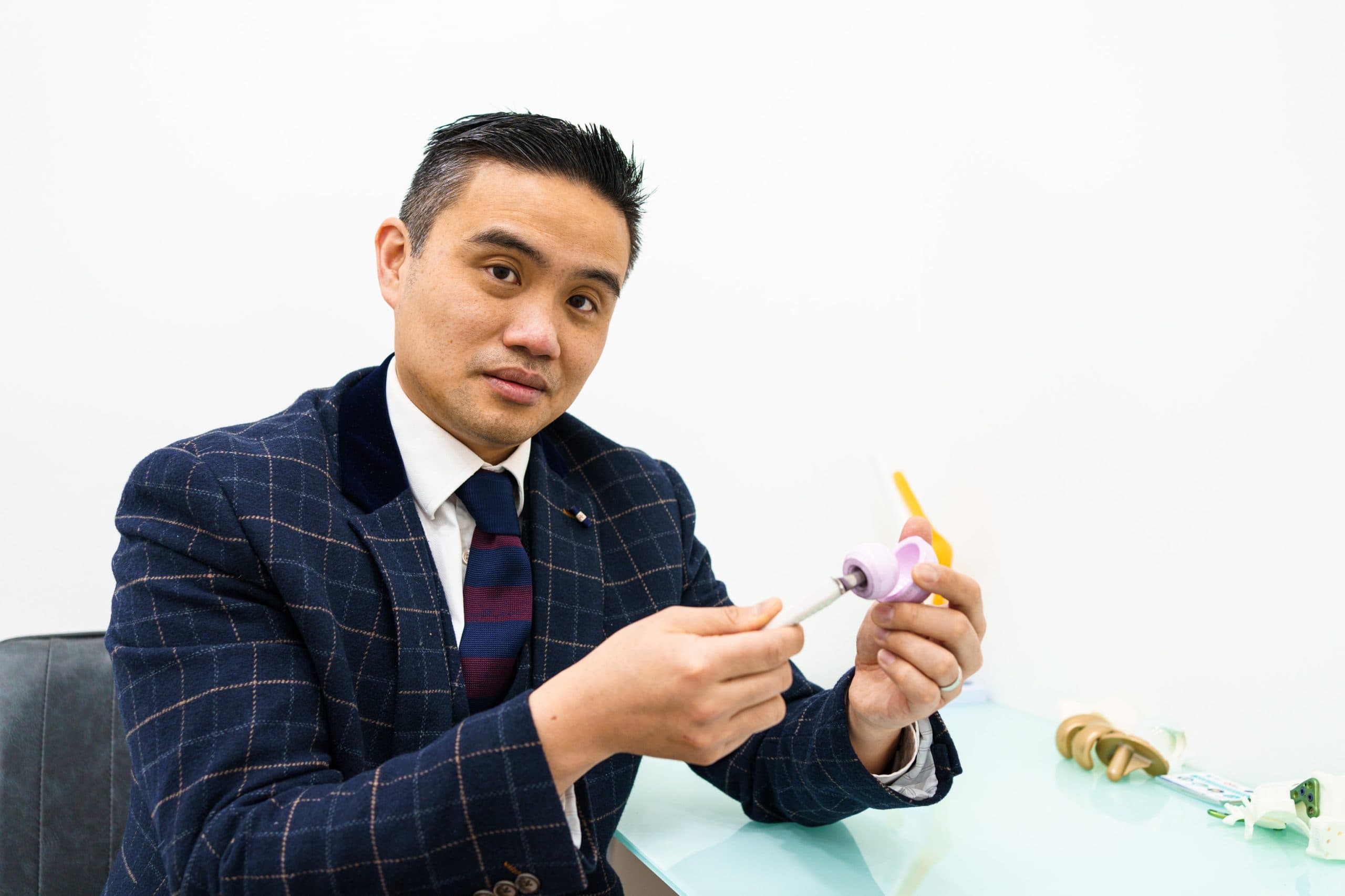 Specialist kneecap treatment planning and surgical expertise